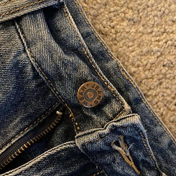 Destroyed High-Waisted Jean Shorts. - Picture 5 of 7